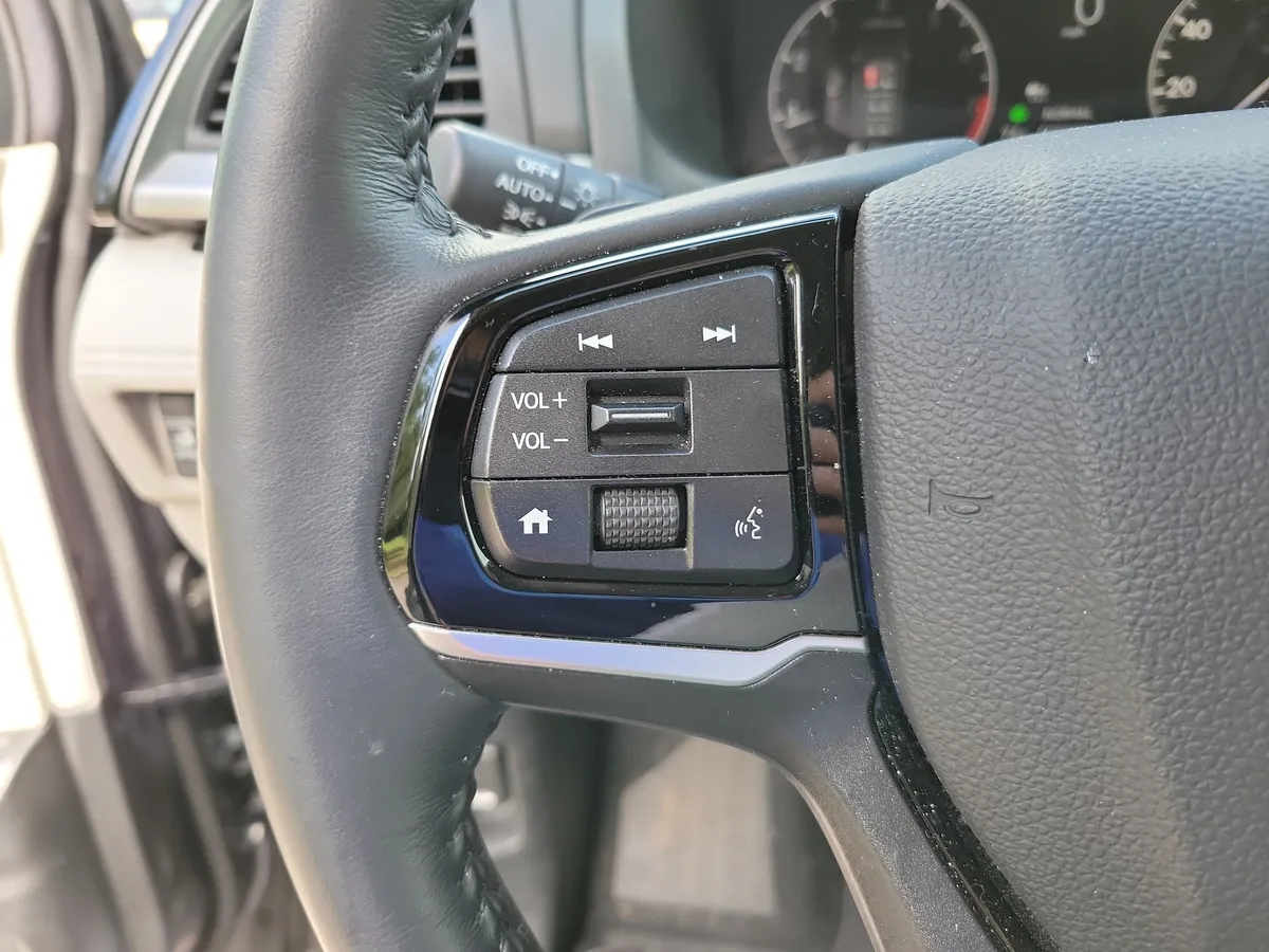 2025 Honda Odyssey Touring thumbnail 24