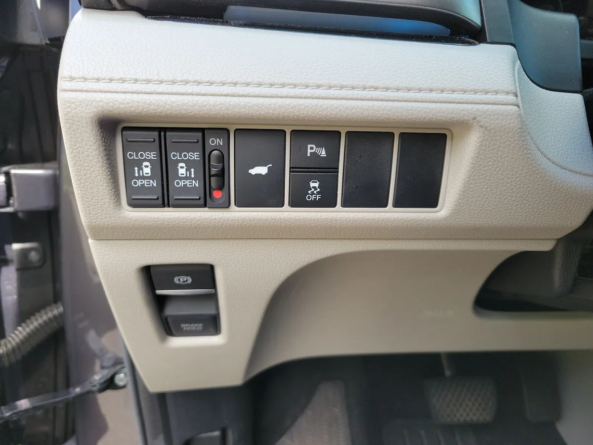 2025 Honda Odyssey Touring thumbnail 28