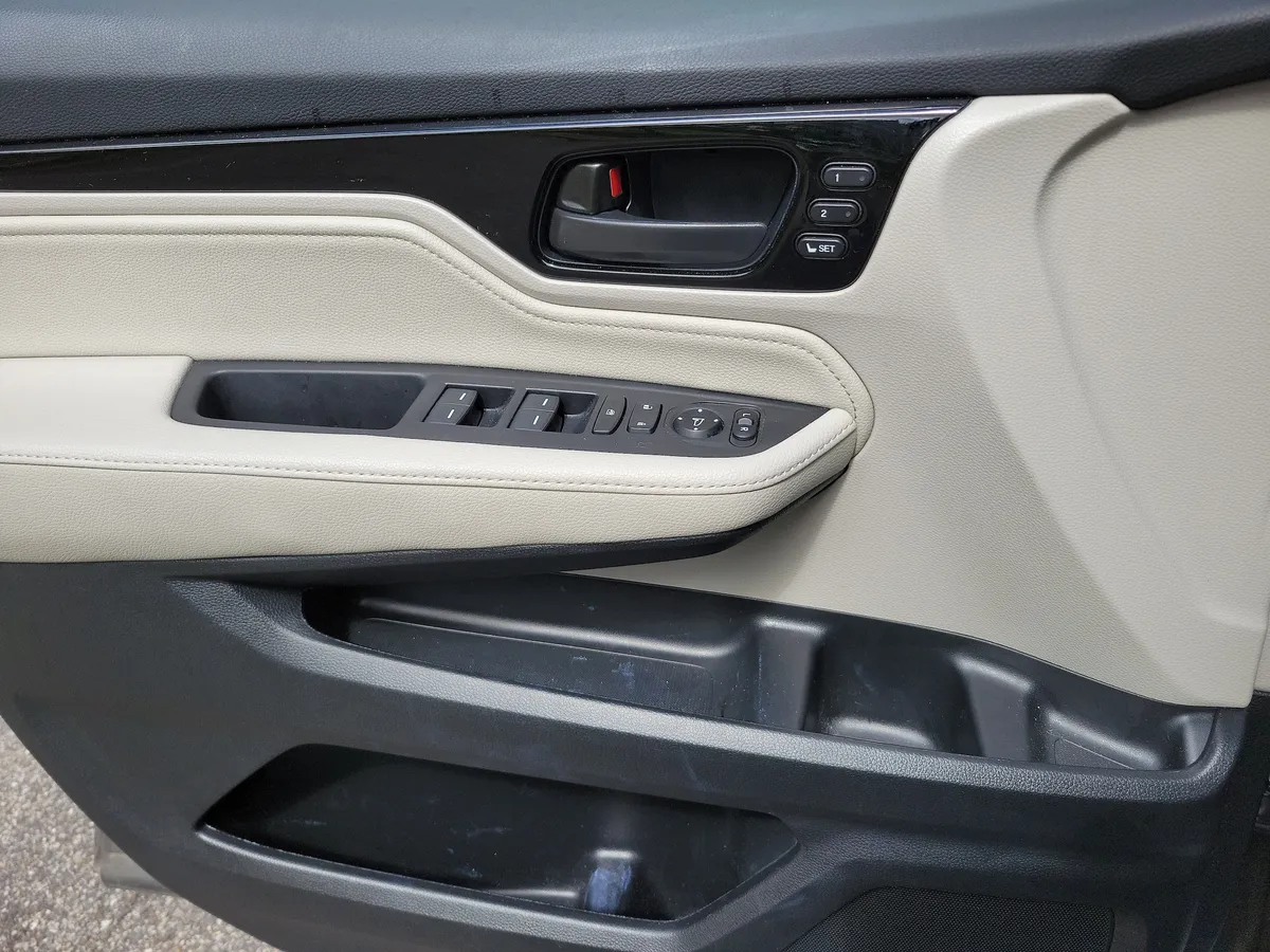 2025 Honda Odyssey Touring thumbnail 29
