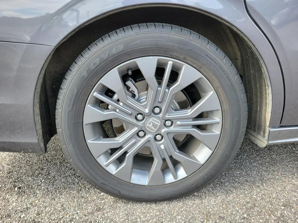 2025 Honda Odyssey Touring thumbnail 33