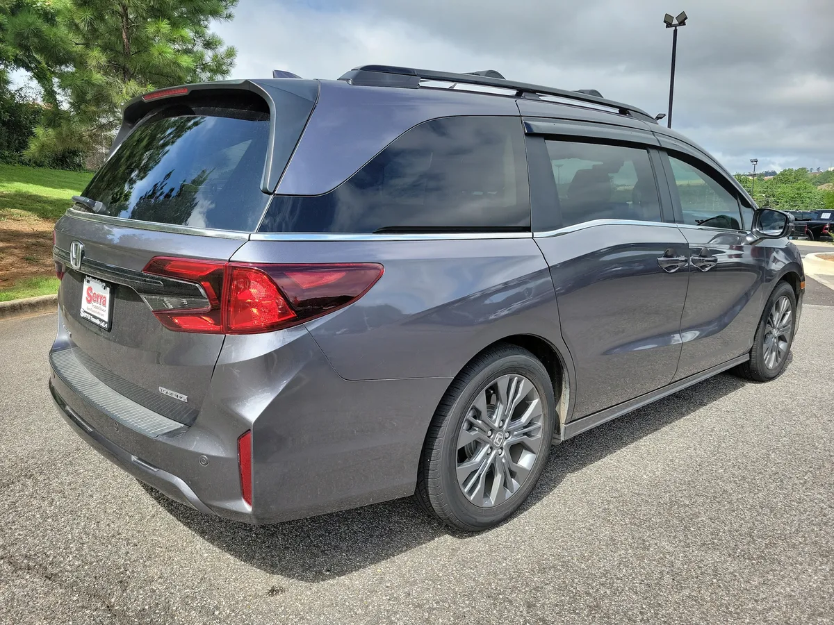 2025 Honda Odyssey Touring thumbnail 5