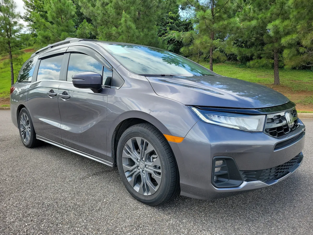 2025 Honda Odyssey Touring thumbnail 7
