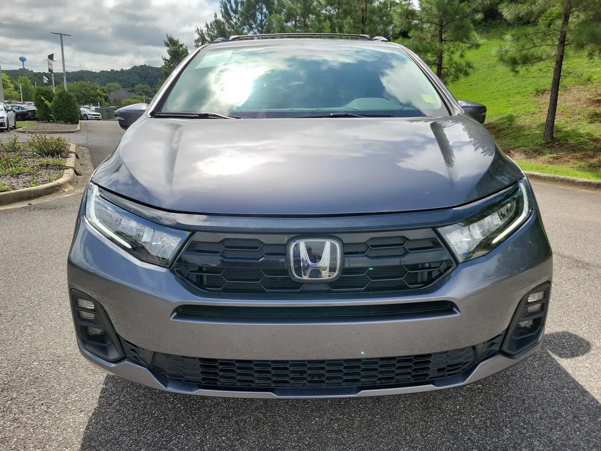 2025 Honda Odyssey Touring thumbnail 8