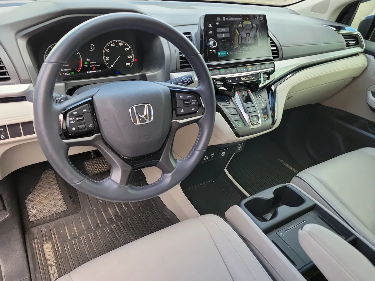 2025 Honda Odyssey Touring thumbnail 9