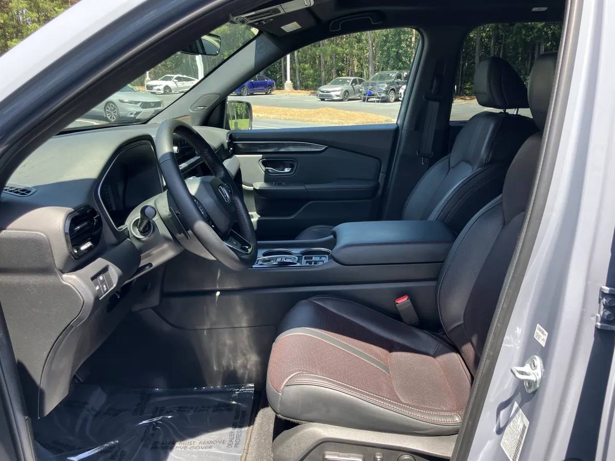 2025 Honda Pilot Black Edition AWD thumbnail 16