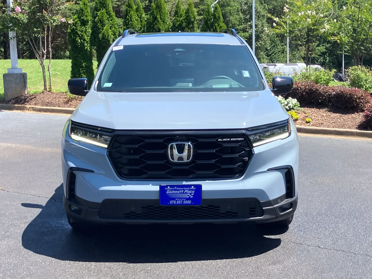 2025 Honda Pilot Black Edition AWD thumbnail 3