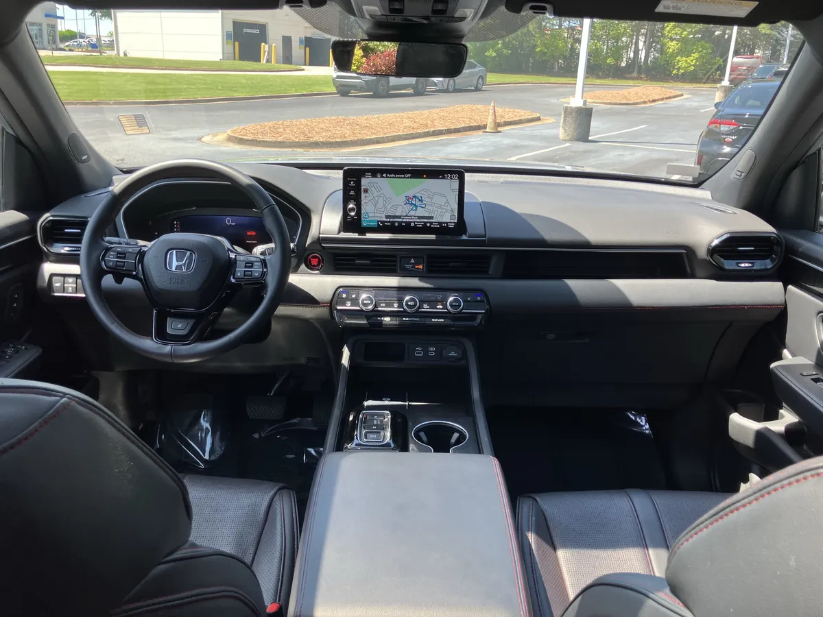 2025 Honda Pilot Black Edition AWD thumbnail 33