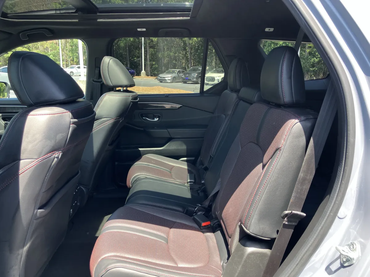 2025 Honda Pilot Black Edition AWD thumbnail 35