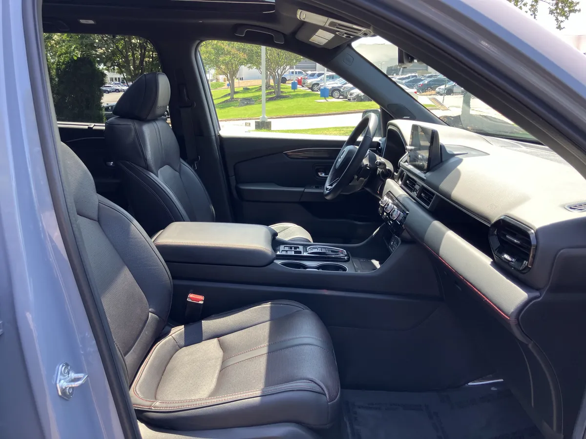 2025 Honda Pilot Black Edition AWD thumbnail 37