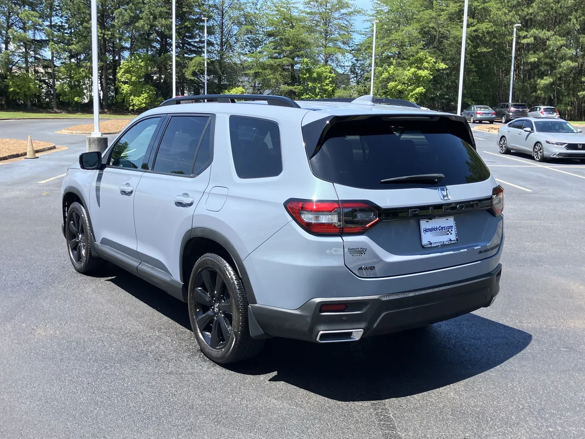 2025 Honda Pilot Black Edition AWD thumbnail 48