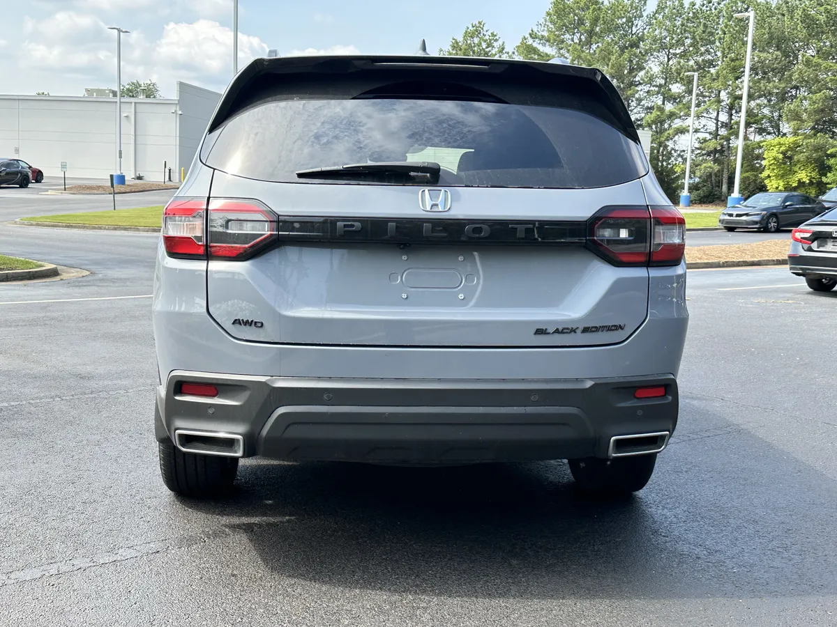 2025 Honda Pilot Black Edition AWD thumbnail 12