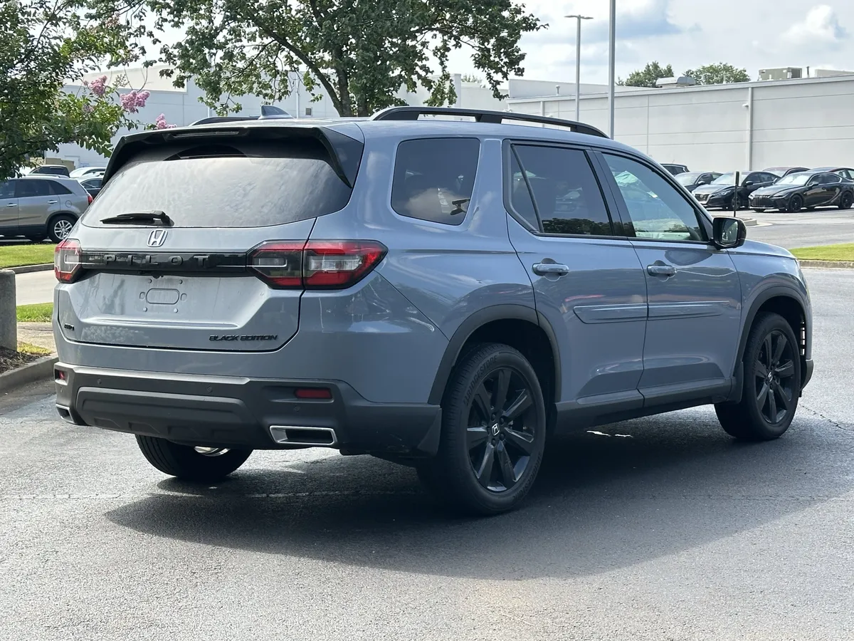 2025 Honda Pilot Black Edition AWD thumbnail 13