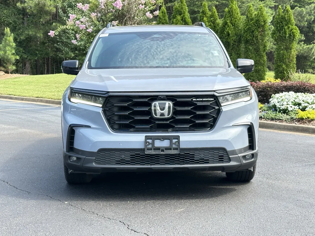 2025 Honda Pilot Black Edition AWD thumbnail 2