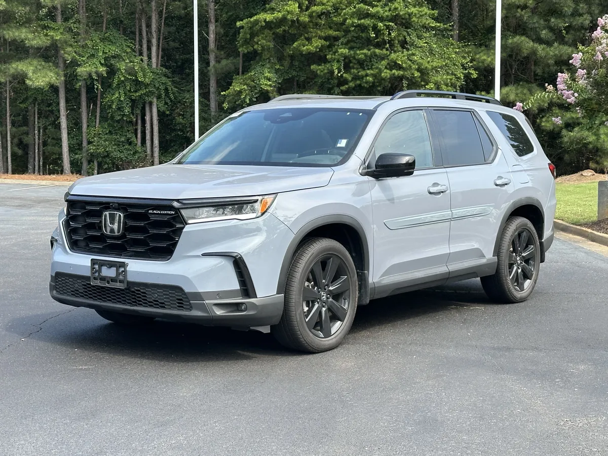 2025 Honda Pilot Black Edition AWD thumbnail 4