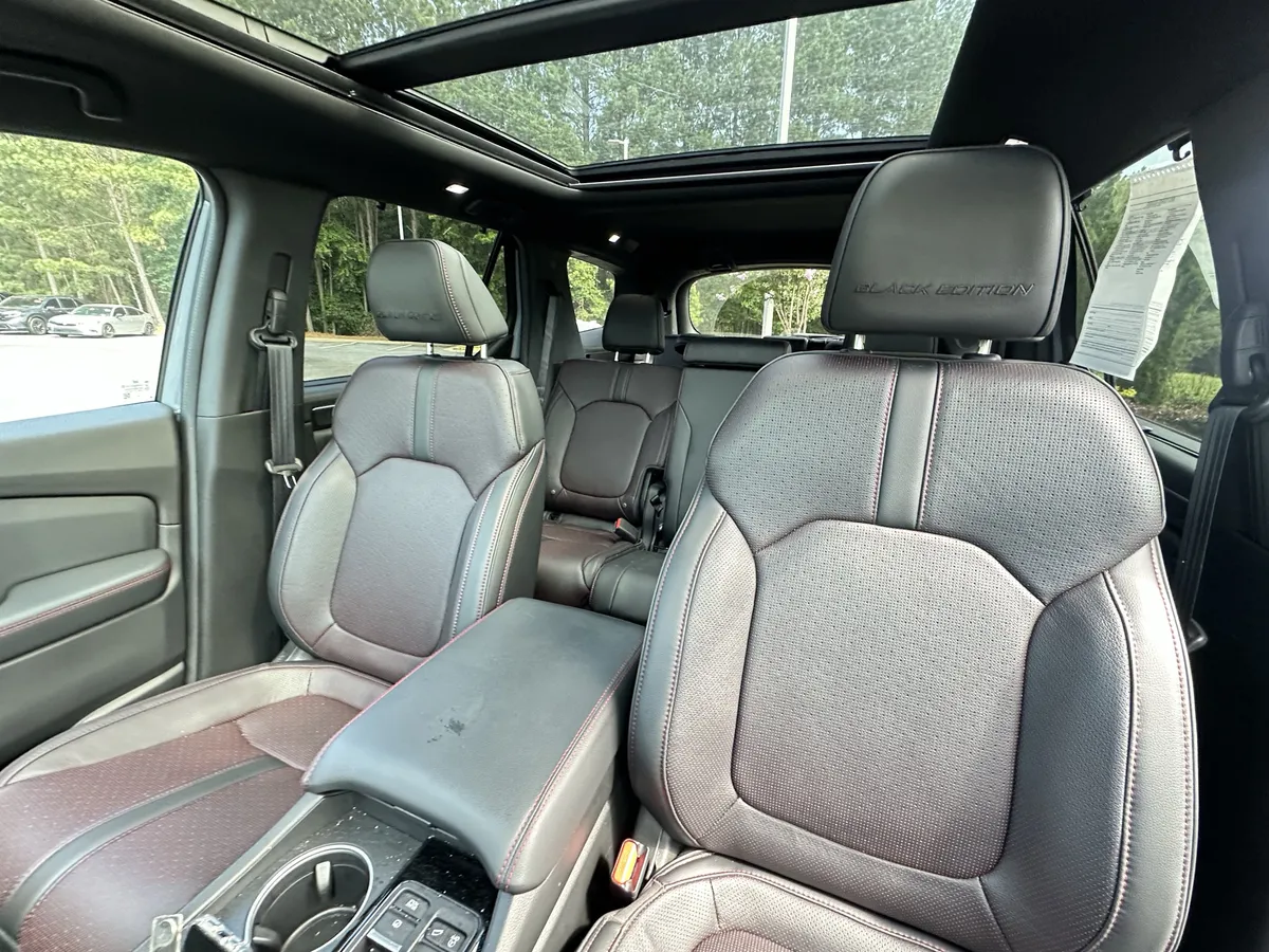 2025 Honda Pilot Black Edition AWD thumbnail 7
