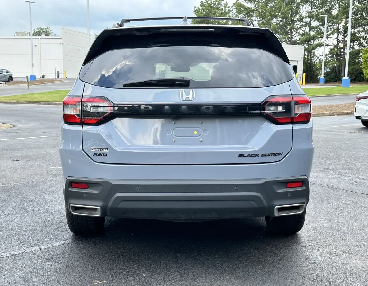 2025 Honda Pilot Black Edition AWD thumbnail 13