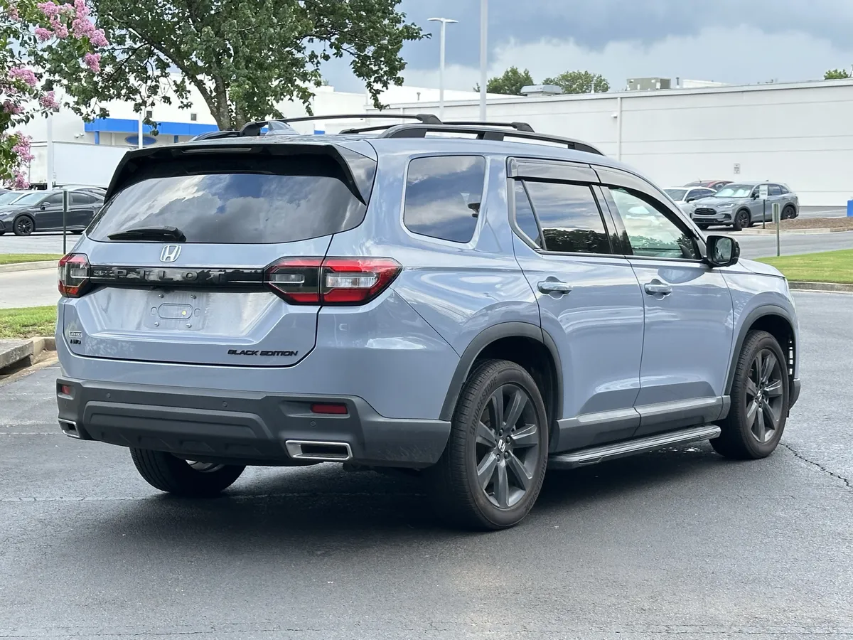 2025 Honda Pilot Black Edition AWD thumbnail 14