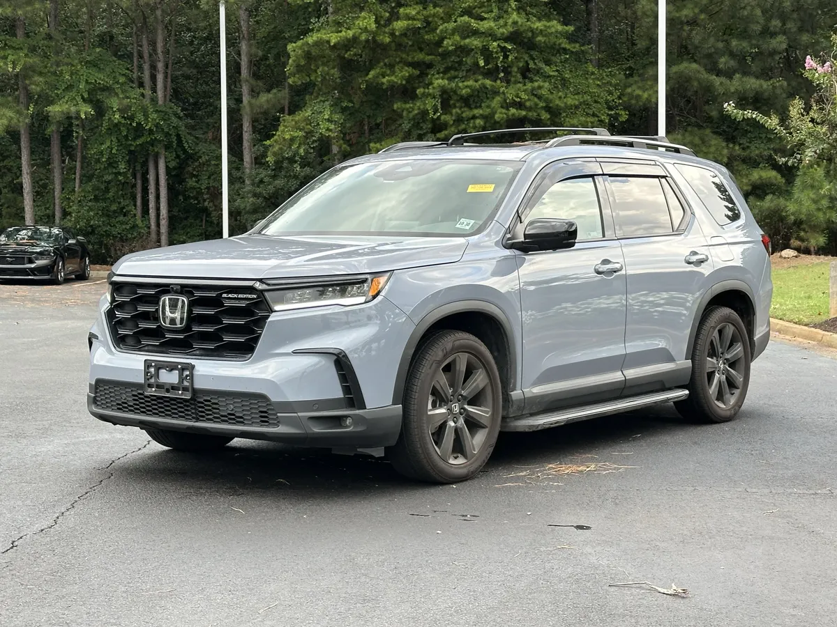 2025 Honda Pilot Black Edition AWD thumbnail 5
