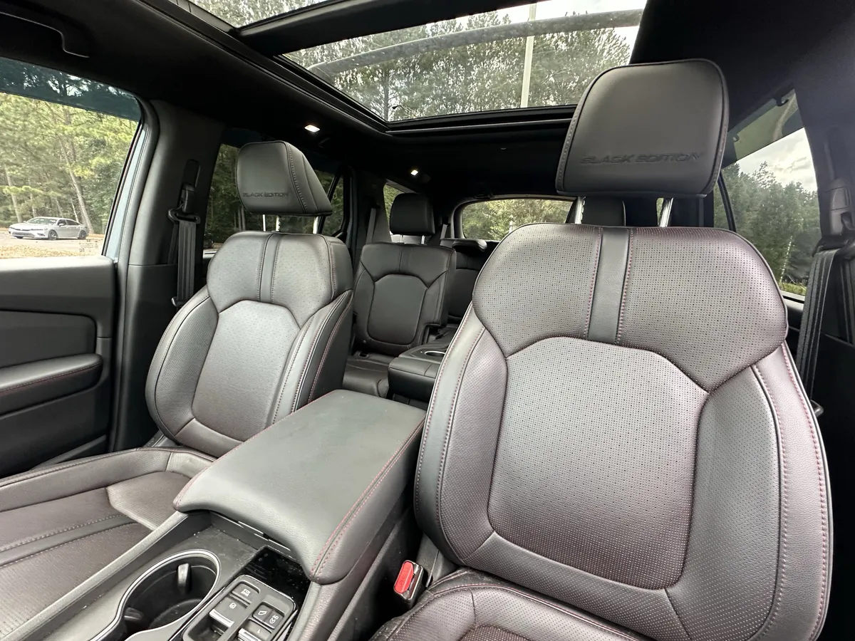 2025 Honda Pilot Black Edition AWD thumbnail 8
