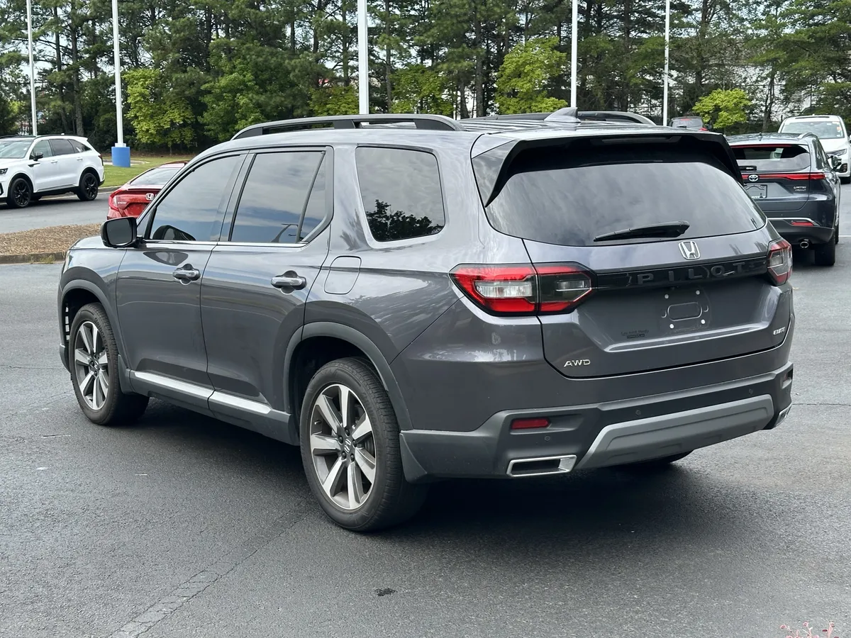 2025 Honda Pilot Elite AWD thumbnail 11