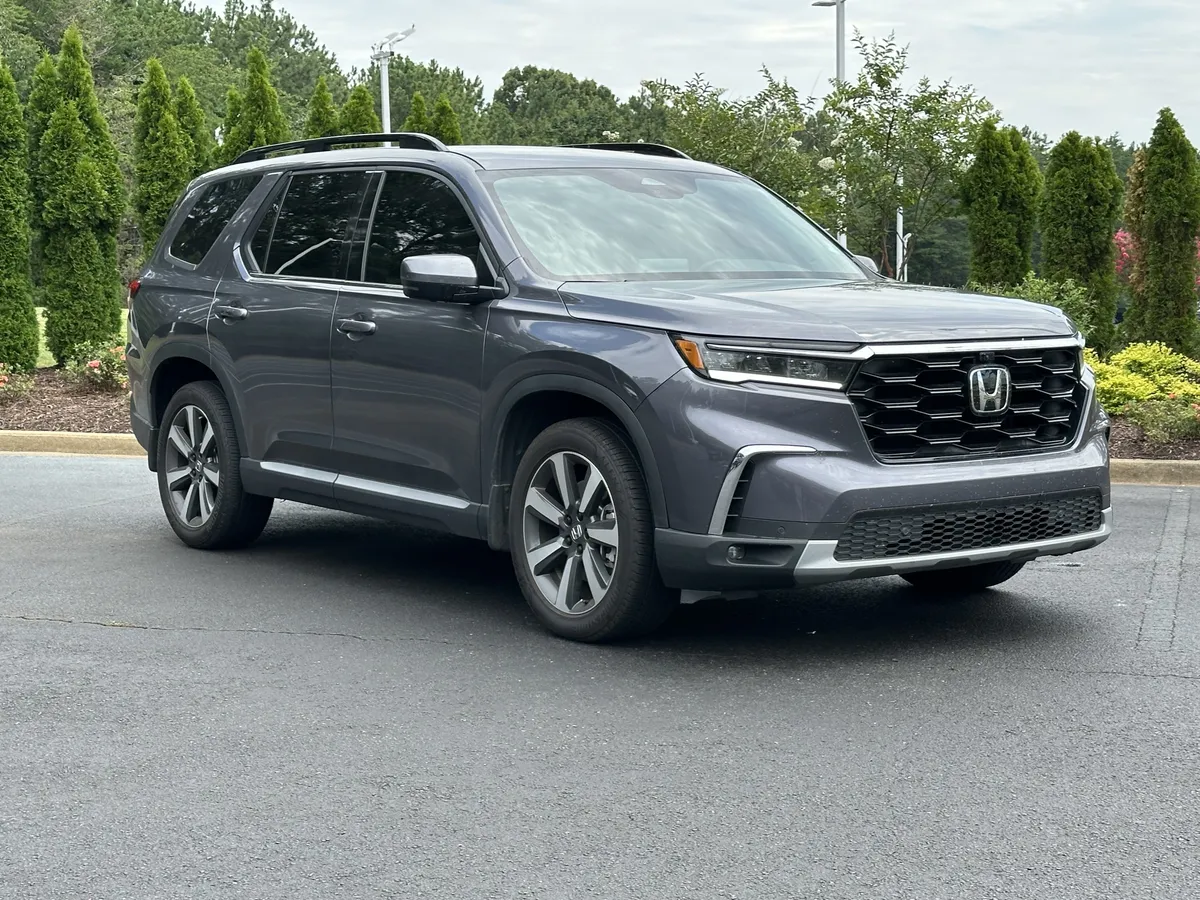 2025 Honda Pilot Elite AWD thumbnail 2