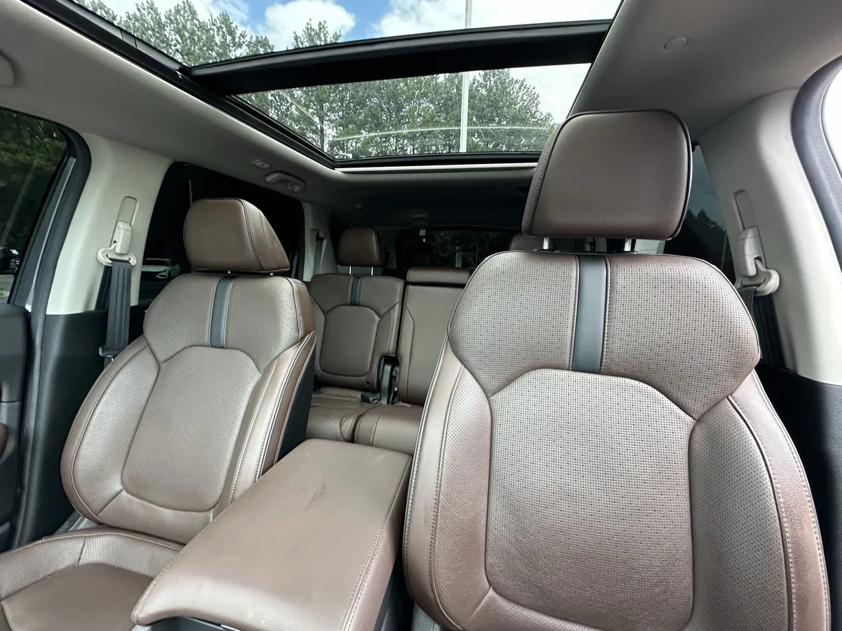 2025 Honda Pilot Elite AWD thumbnail 8