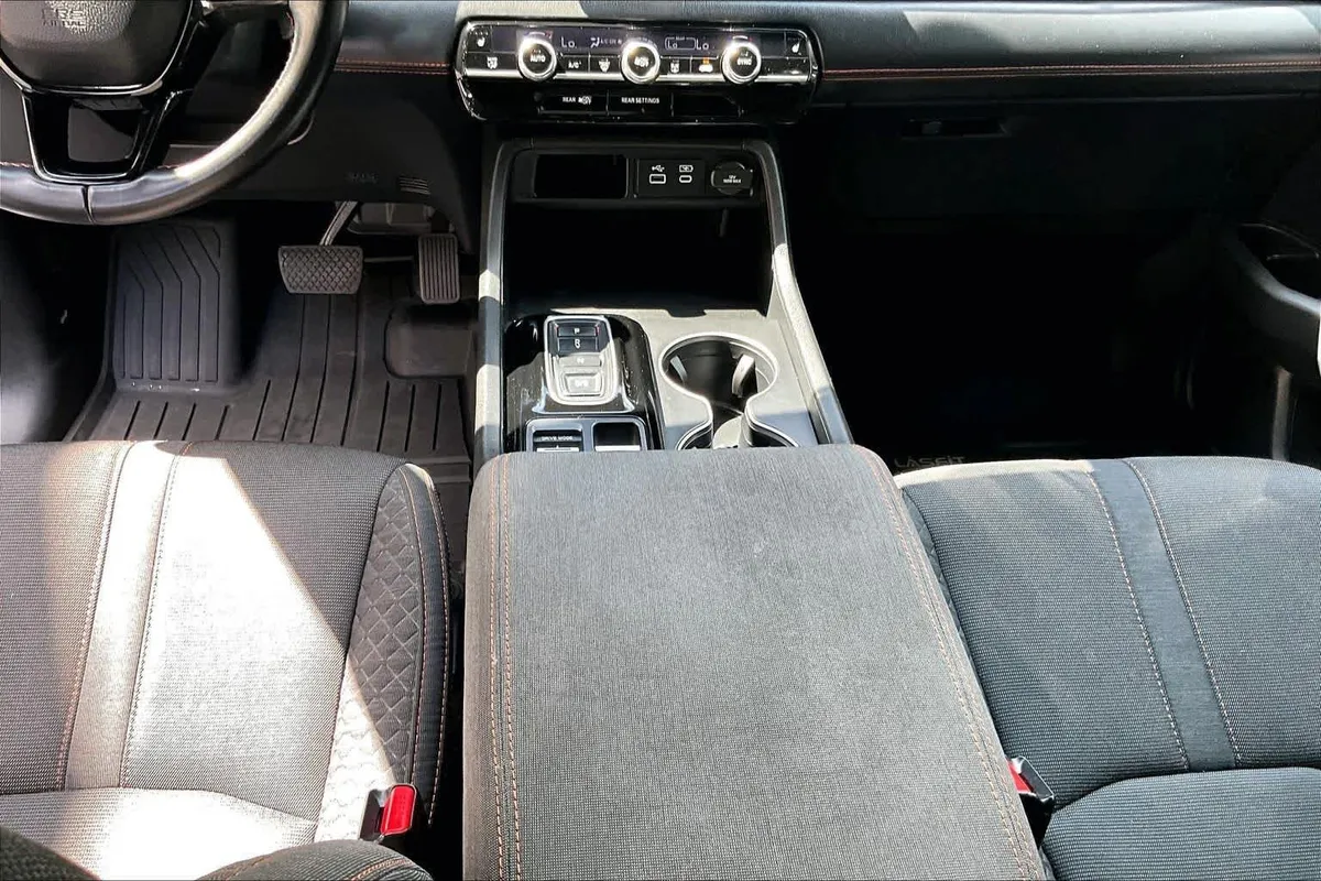 2025 Honda Pilot Sport thumbnail 17