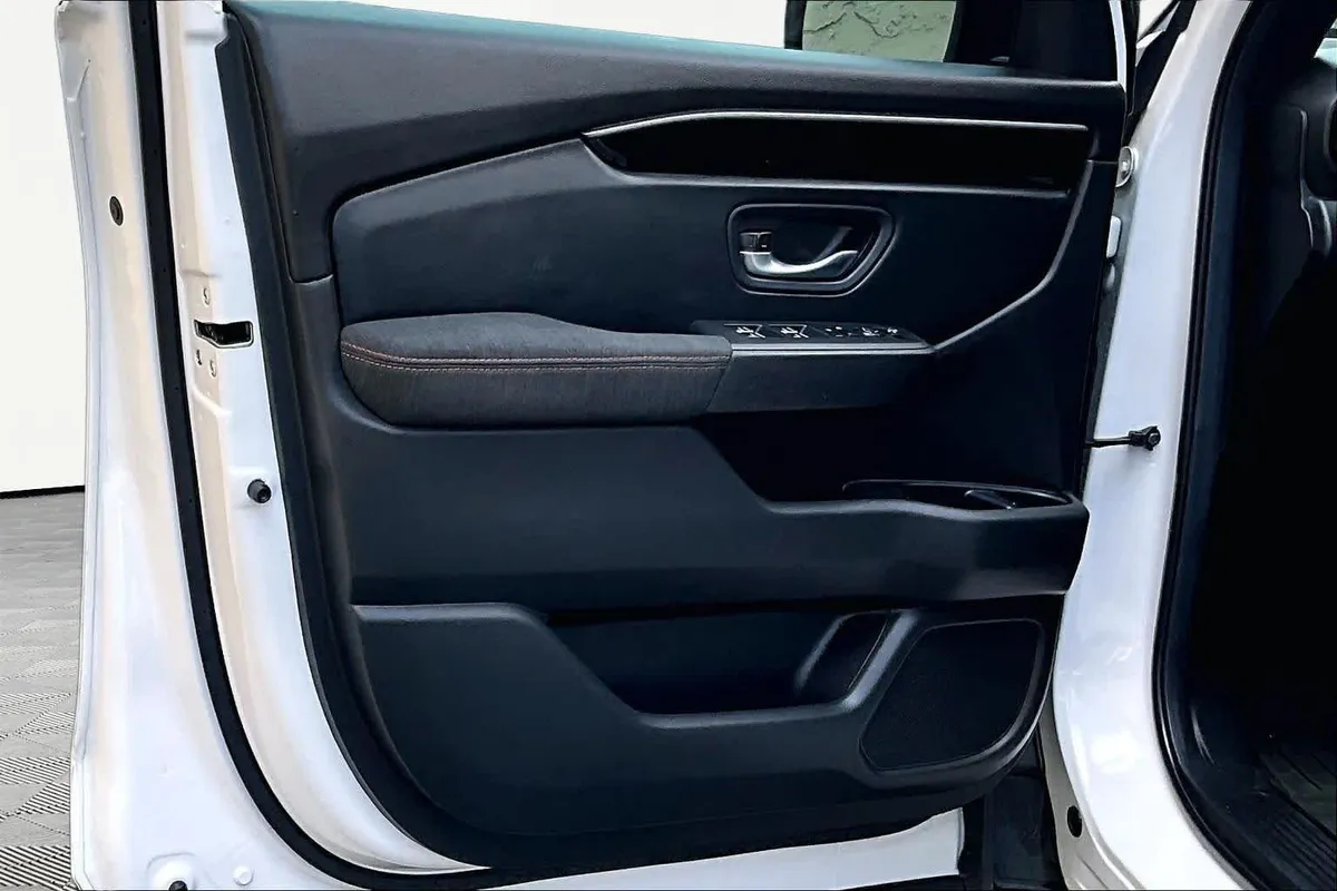 2025 Honda Pilot Sport thumbnail 22