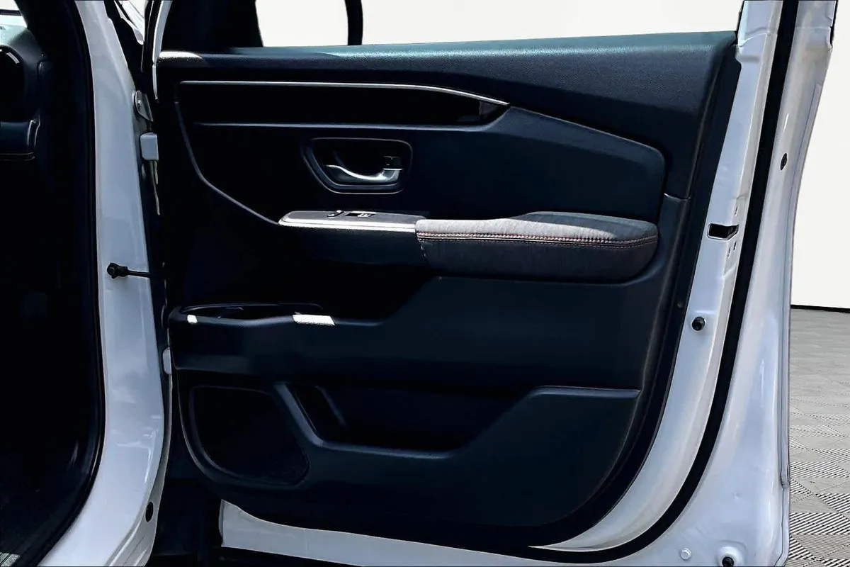 2025 Honda Pilot Sport thumbnail 23