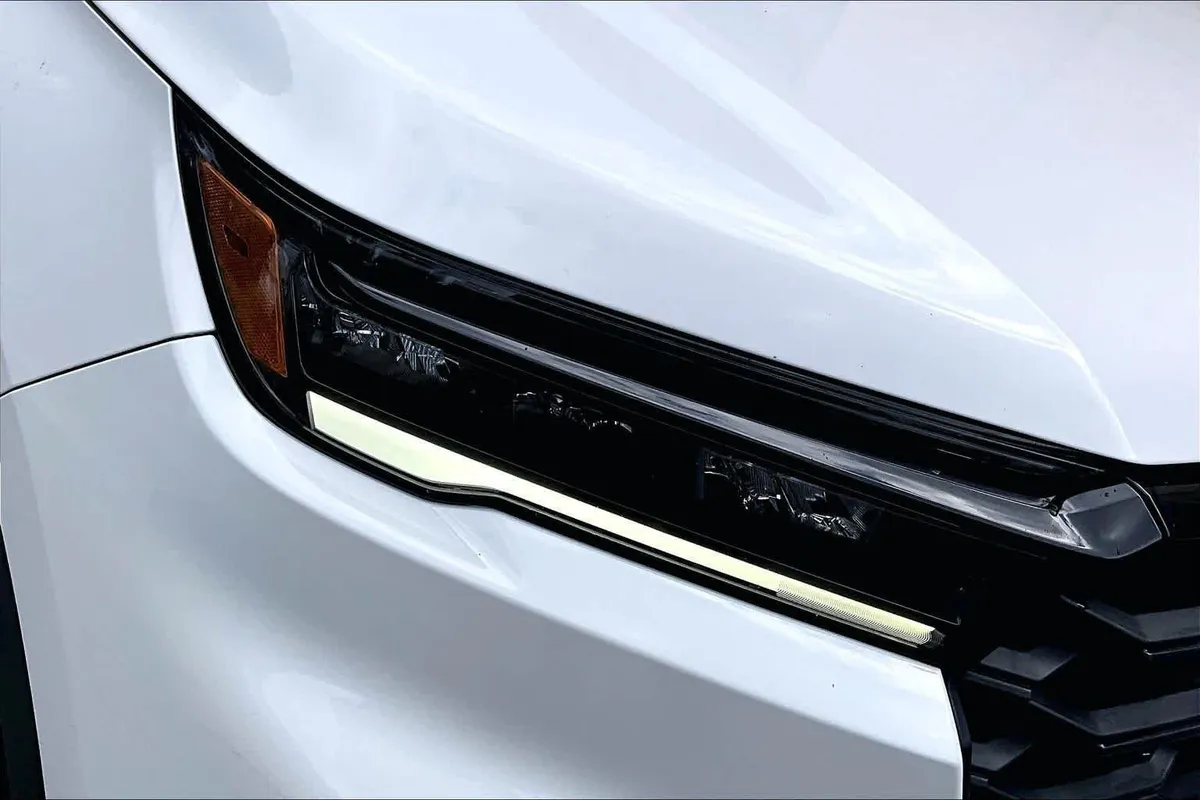 2025 Honda Pilot Sport thumbnail 28