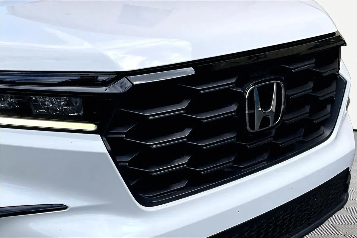 2025 Honda Pilot Sport thumbnail 30
