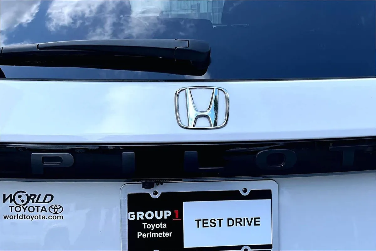 2025 Honda Pilot Sport thumbnail 31