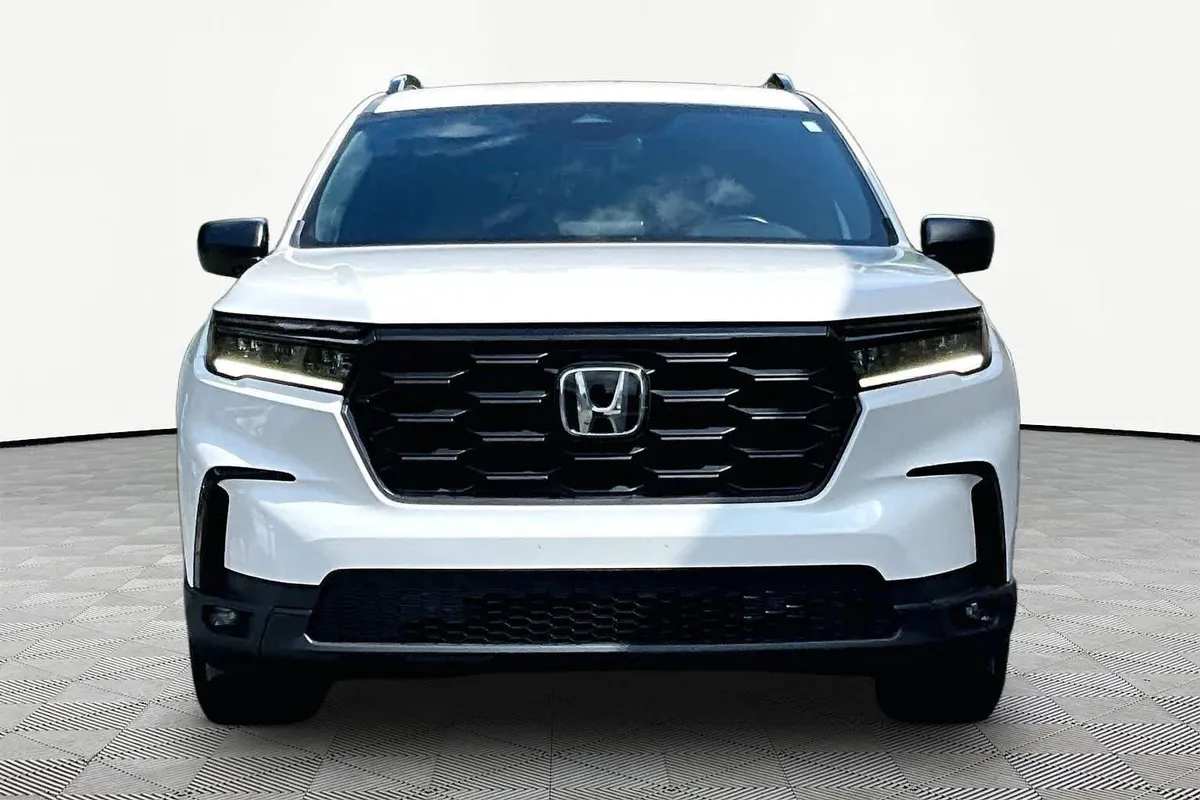 2025 Honda Pilot Sport thumbnail 4