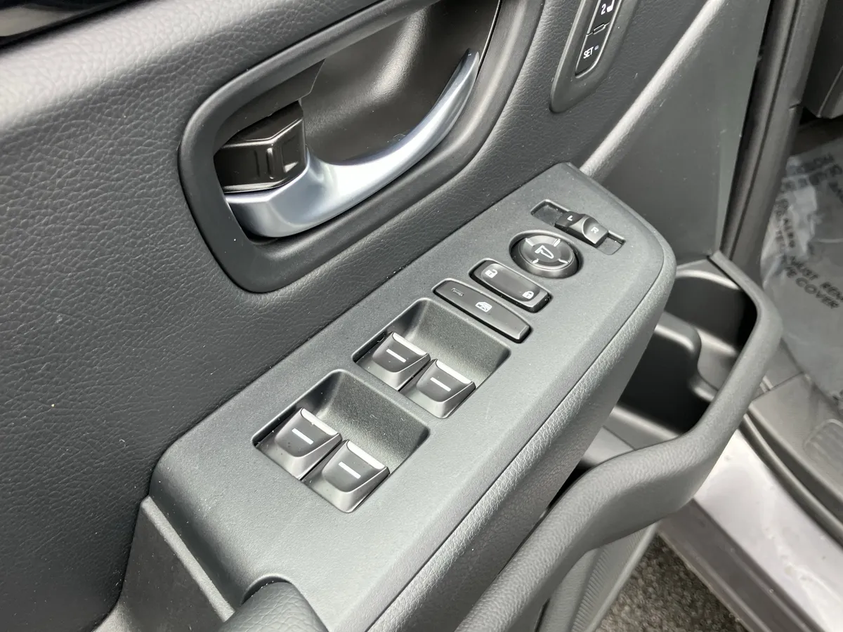 2025 Honda Pilot Touring AWD thumbnail 15