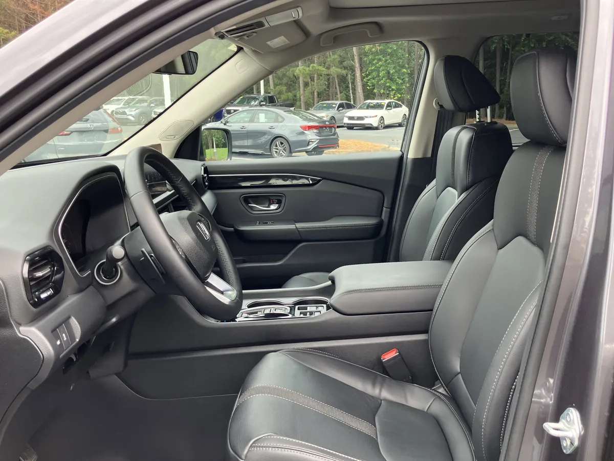 2025 Honda Pilot Touring AWD thumbnail 16