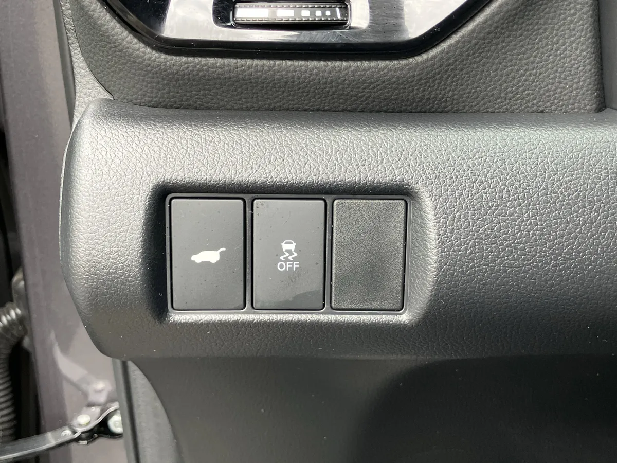2025 Honda Pilot Touring AWD thumbnail 19
