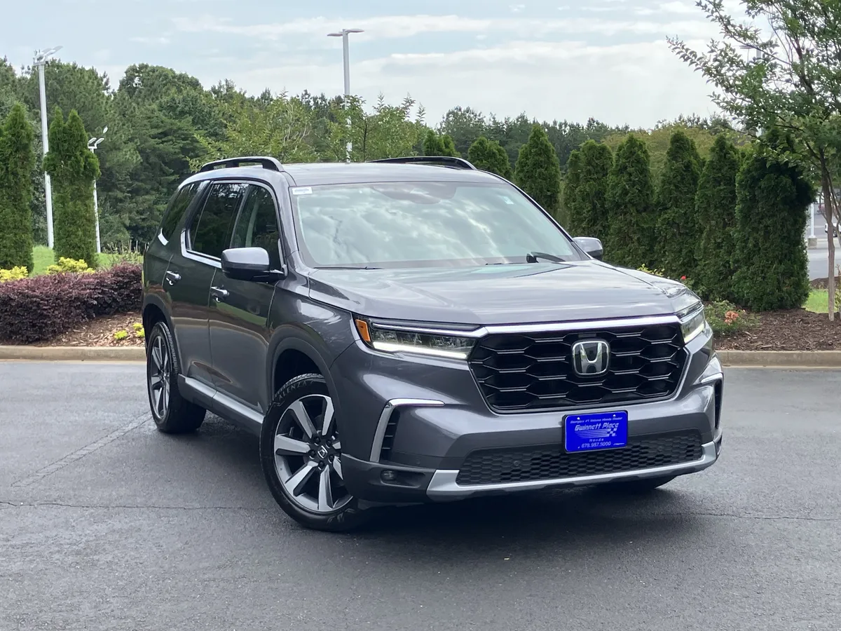 2025 Honda Pilot Touring AWD thumbnail 2