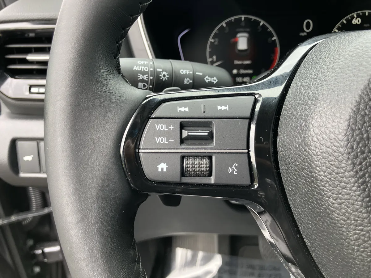 2025 Honda Pilot Touring AWD thumbnail 21