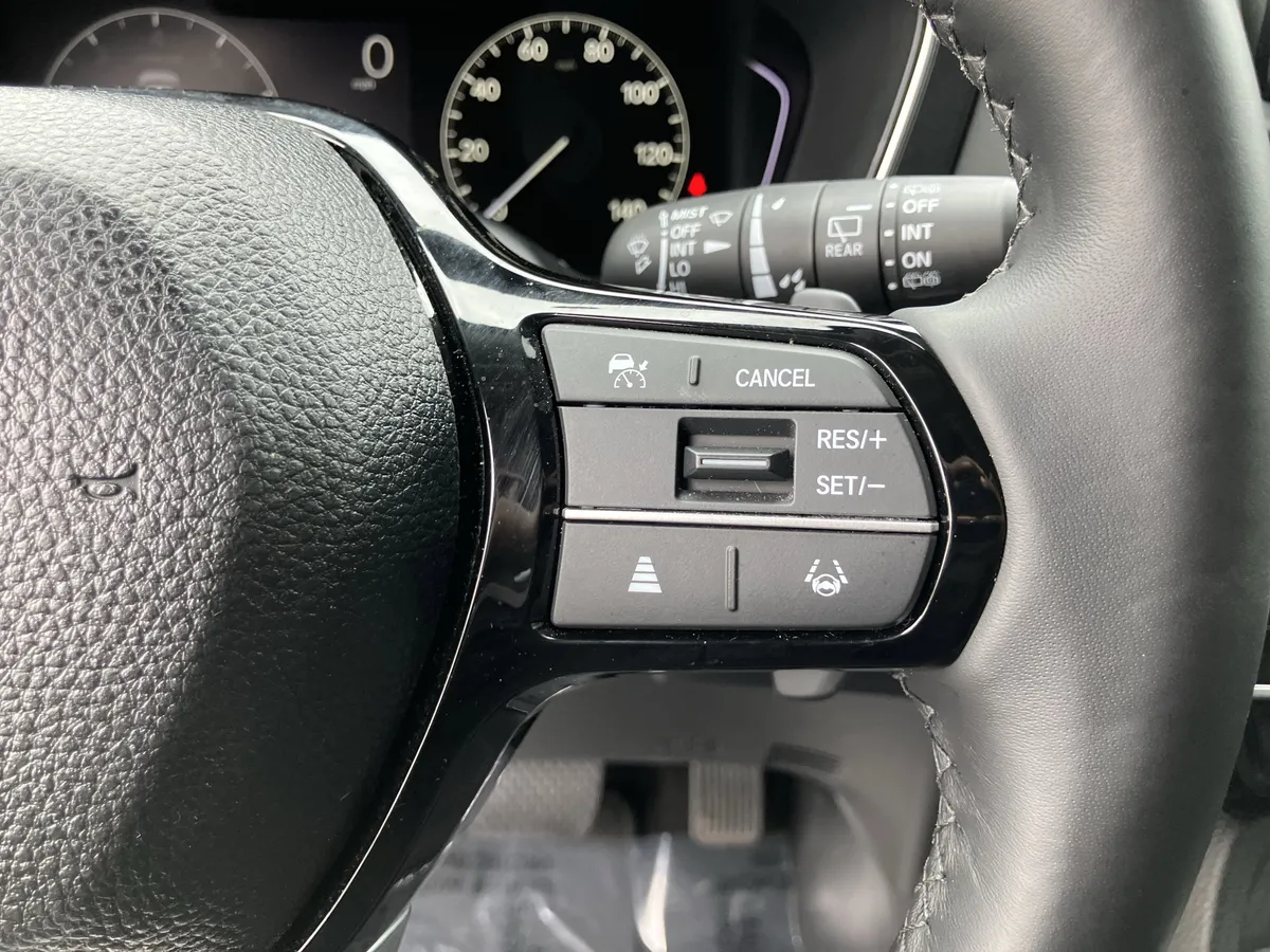 2025 Honda Pilot Touring AWD thumbnail 22