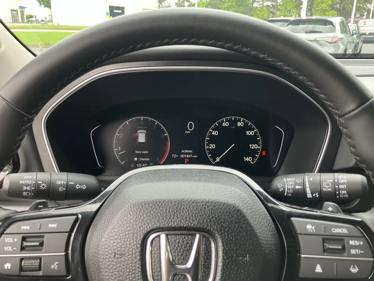 2025 Honda Pilot Touring AWD thumbnail 23