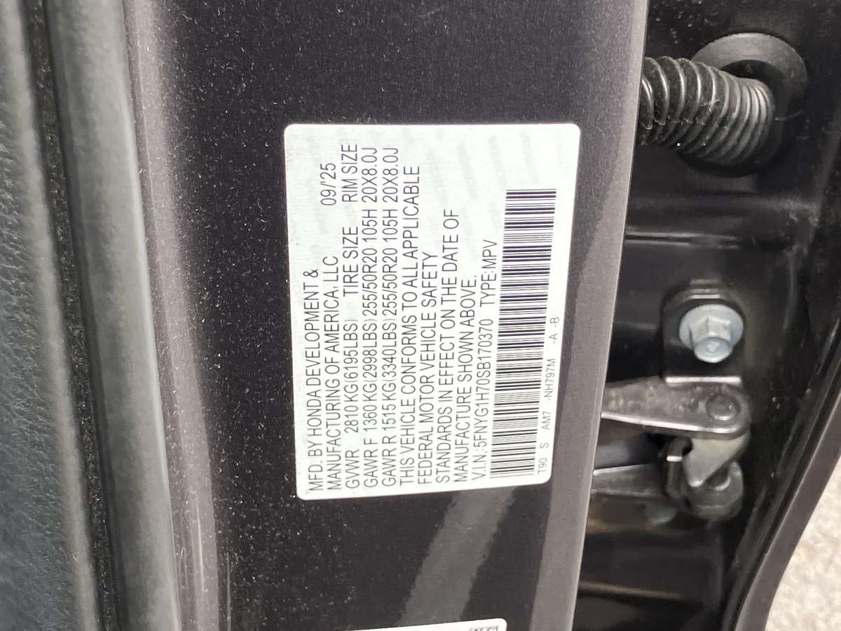 2025 Honda Pilot Touring AWD thumbnail 31