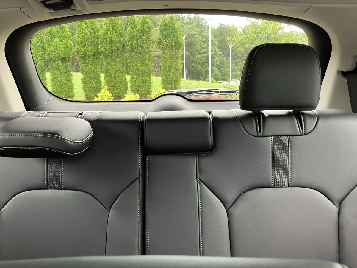2025 Honda Pilot Touring AWD thumbnail 34