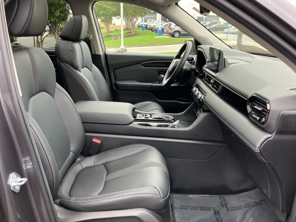 2025 Honda Pilot Touring AWD thumbnail 36