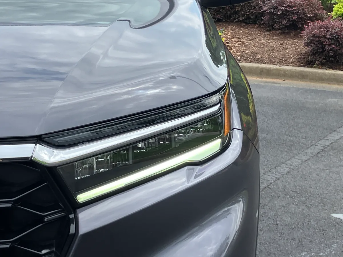2025 Honda Pilot Touring AWD thumbnail 5