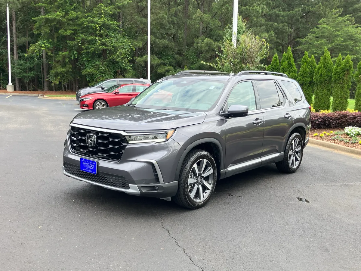 2025 Honda Pilot Touring AWD thumbnail 6