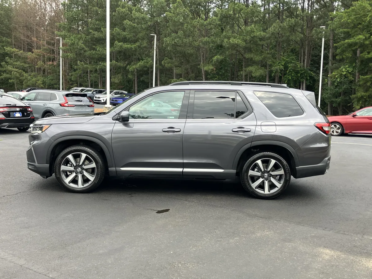 2025 Honda Pilot Touring AWD thumbnail 7