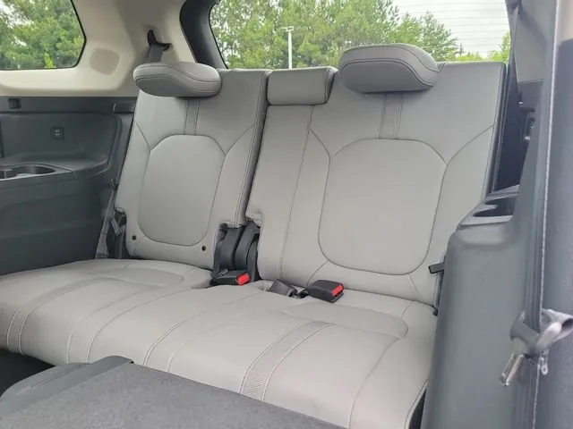 2025 Honda Pilot Touring thumbnail 10