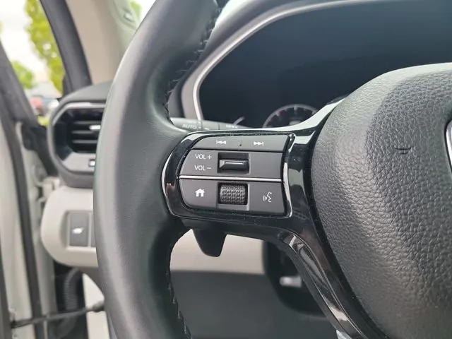 2025 Honda Pilot Touring thumbnail 18