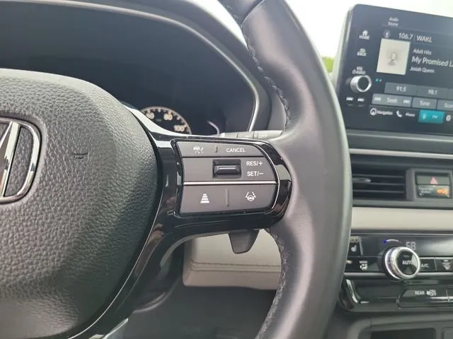2025 Honda Pilot Touring thumbnail 19