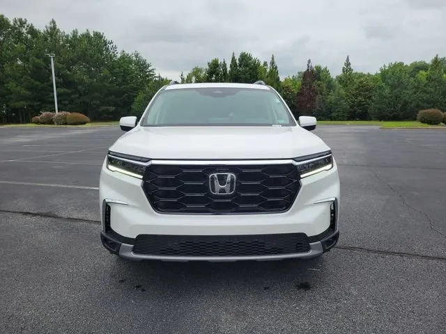 2025 Honda Pilot Touring thumbnail 2